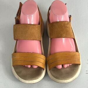 Bionico Sandals Women's Size 9.5 M Leather Strap Brown Tan Hoop and Loop